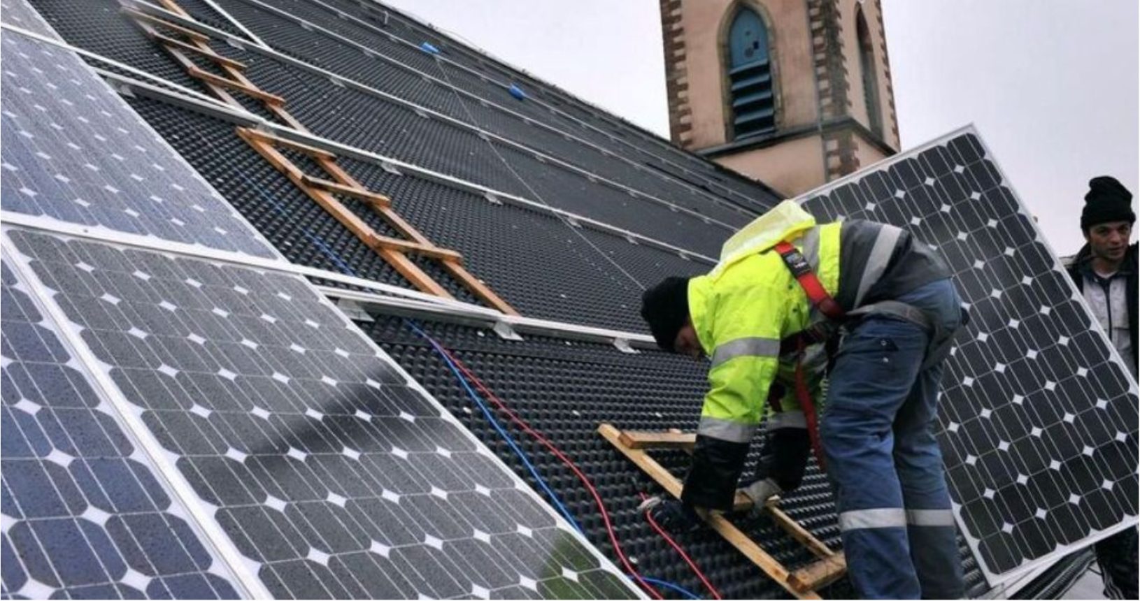 Installation de panneaux solaires sur toiture par Roland Fougère en Ille-et-Vilaine