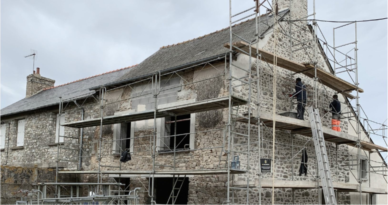 Rénovation d'une façade en pierre par BF Maçonnerie en Ille-et-Vilaine