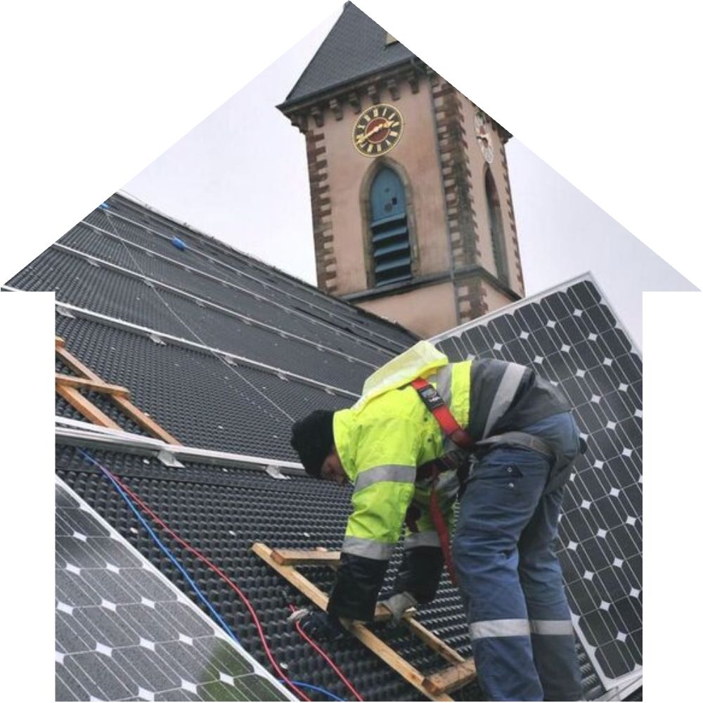 Pose de panneaux solaires sur toiture par Roland Fougère